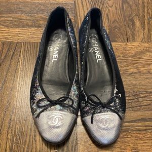 Silver metallic Chanel ballet flats size 38